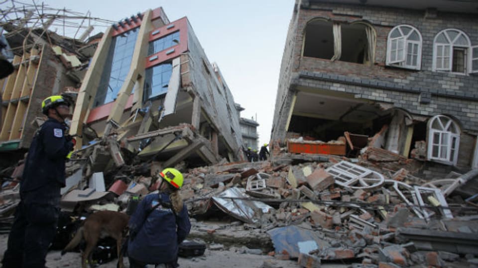 Eingestürzte Gebäude in Kathmandu nach dem erneuten Beben.
