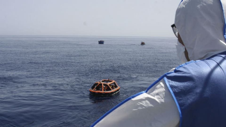 Ein Flüchtlingsboot auf dem Mittelmeer am 8. Mai.