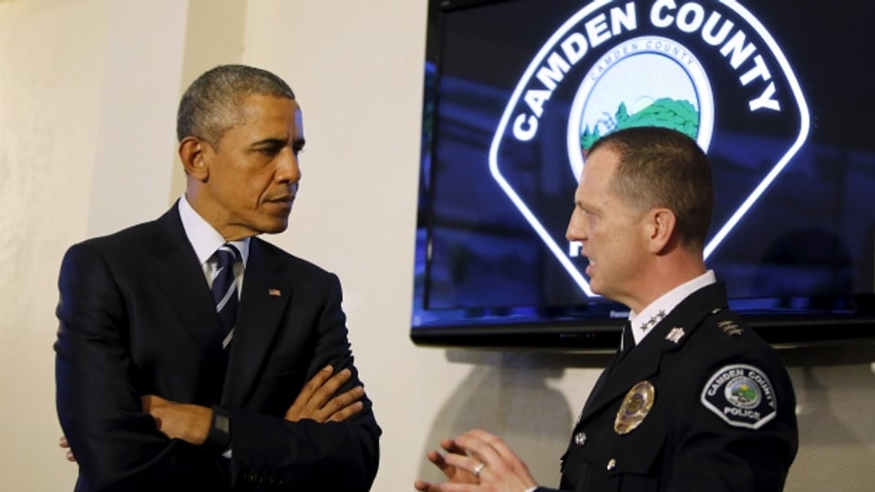 US-Präsident Obama im Gespräch mit John Scott Thomson, Chef der Camden County Police.