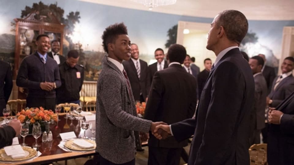 US-Präsident Barack Obama trifft Jugendliche zum Lunch. Obamas Initative «My Brother's Keeper» unterstützt farbige Jugendliche.