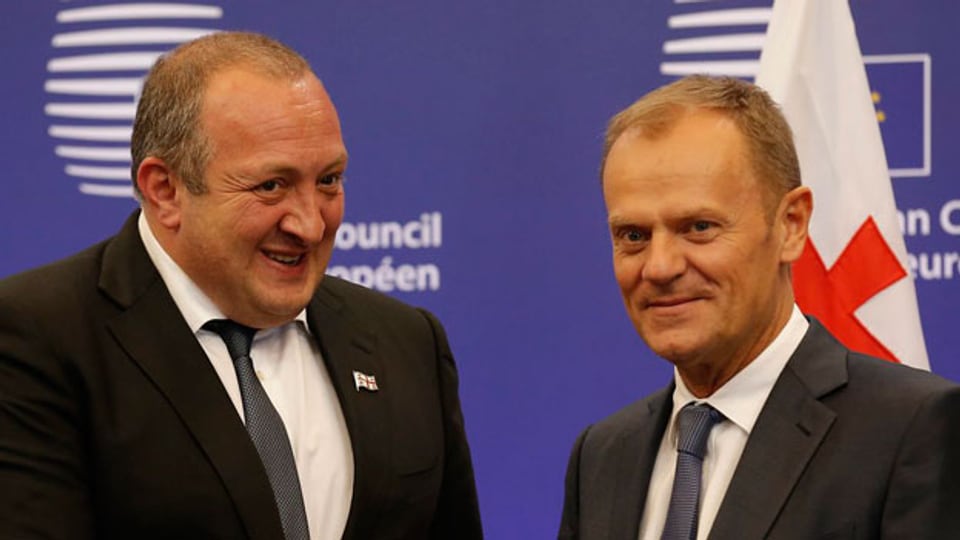 Georgiens Präsident Giorgi Margvelashvil (links) und Donald Tusk, Präsident des Europäischen Rates, in Riga am 22.Mai 2015.