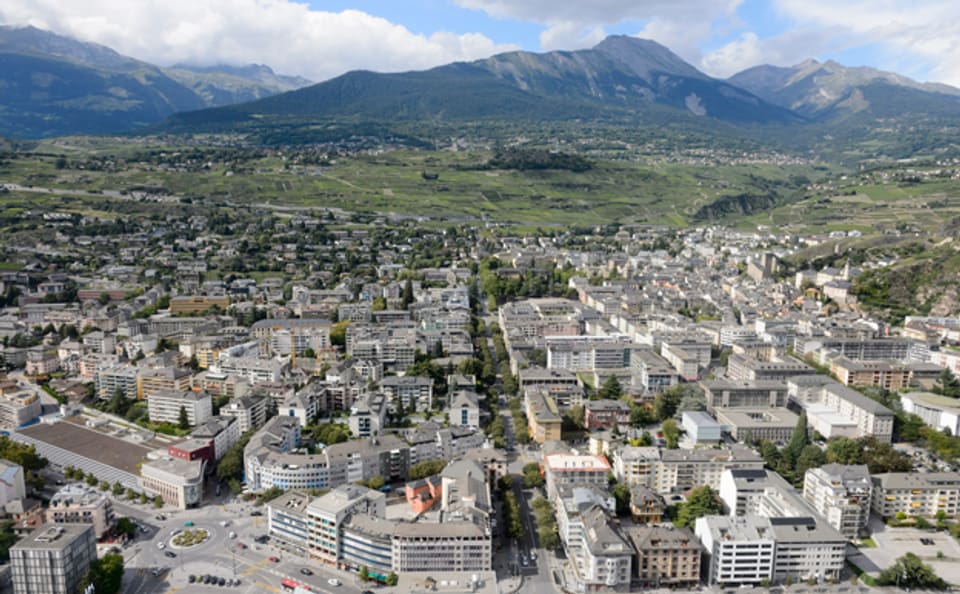 Eine Luftaufnahme von Sion, dem Hauptort des Kantons Wallis