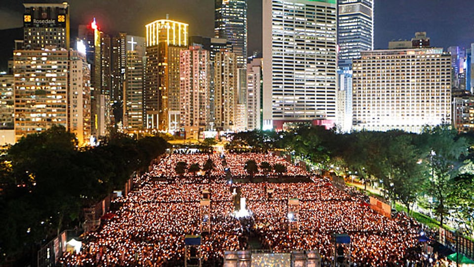 Massendemonstrationen in Hongkong: Zehntausende Menschen gedenken der Opfer des Tian‘anmen-Massakers von 1989.