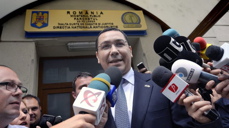 Rumäniens Premier Victor Ponta nimmt Stellung zu den Fragen betr. der Korruptionsvorwürfe in Bukarest am 5. Juni 2015.