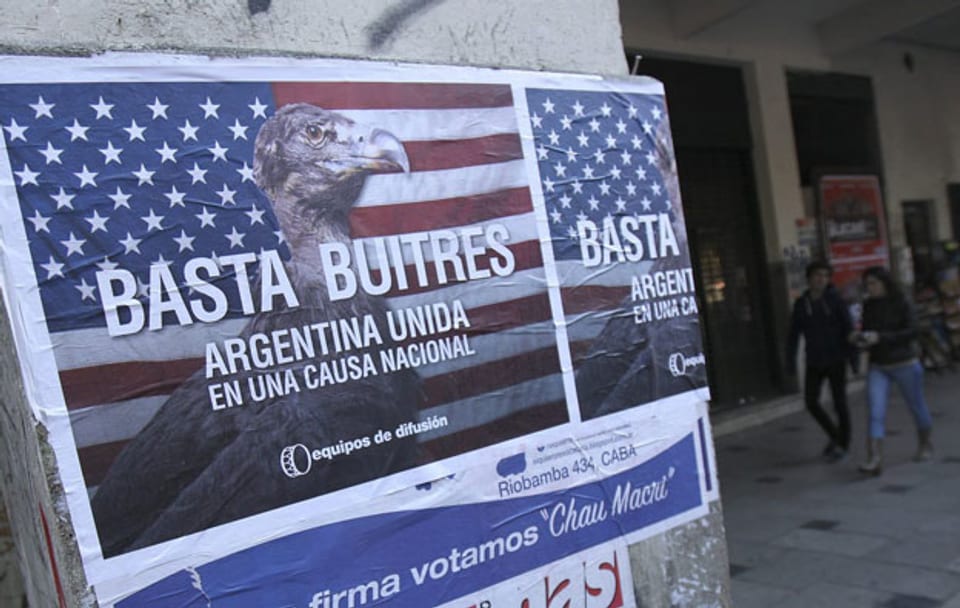 Plakat gegen "Geierfonds" in Buenos Aires