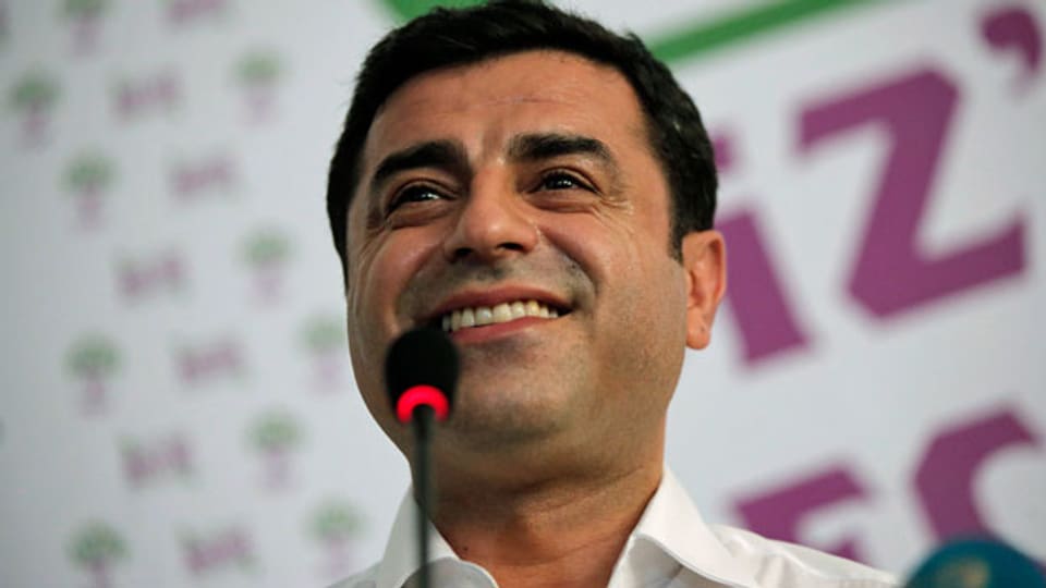 Selahattin Demirtas, Co-Vorsitzender der pro-kurdischen Partei HDP freut sich über das Wahlresultat.