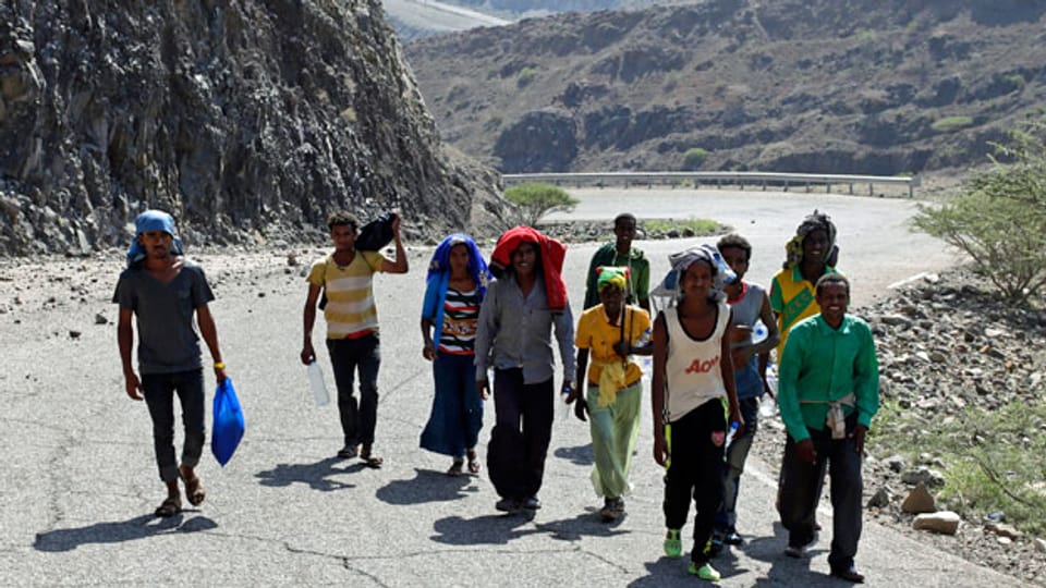 Auf der Flucht vor der Regierung sind in Eritrea sind die Menschen oft tagelang zu Fuss unterwegs.