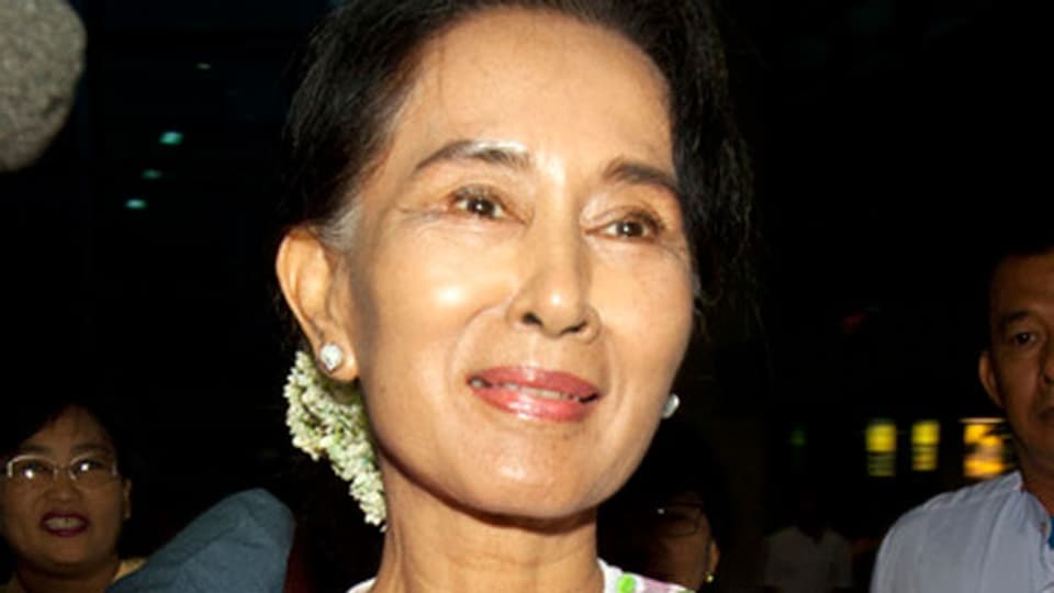 Burmas Oppositionsführerin und Friedensnobelpreisträgerin Aung San Suu Kyi ist zu ihrem ersten offiziellen Besuch in China eingetroffen.