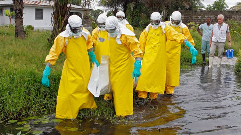 In Sierra Leone und Guinea werden täglich ca. zehn Ebola-Fälle gemeldet. Die Dunkelziffer dürfte aber höher sein.