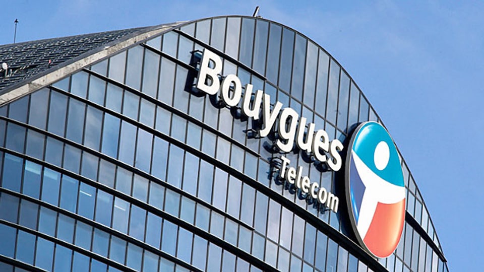 Die französische Regierung hofft auf mindestens 2,5 Milliarden Euro – aus der Versteigerung von Mobilifunk-Frequenzen, damit sollen steigende Militärausgaben finanziert werden. Die Fusion von SFR und Bouygues gefährdet dies nun.