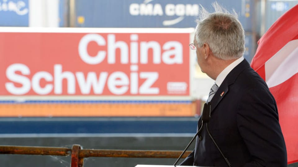 Bundesrat Johann Schneider-Ammann anlässlich des Festakts zum Inkrafttreten des Freihandelsabkommens zwischen Schweiz und China am 1. Juli 2014 im Rheinhafen in Basel.