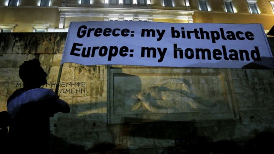 Pro-europäische Demonstranten vor dem Parlament in Athen.