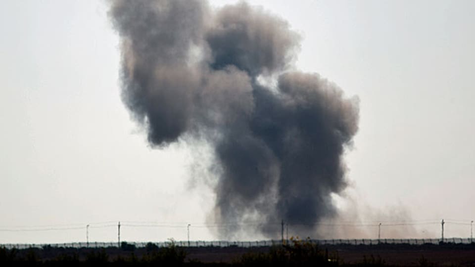 Rauch steigt auf nach einer Explosion an der ägyptisch-israelischen Grenze.