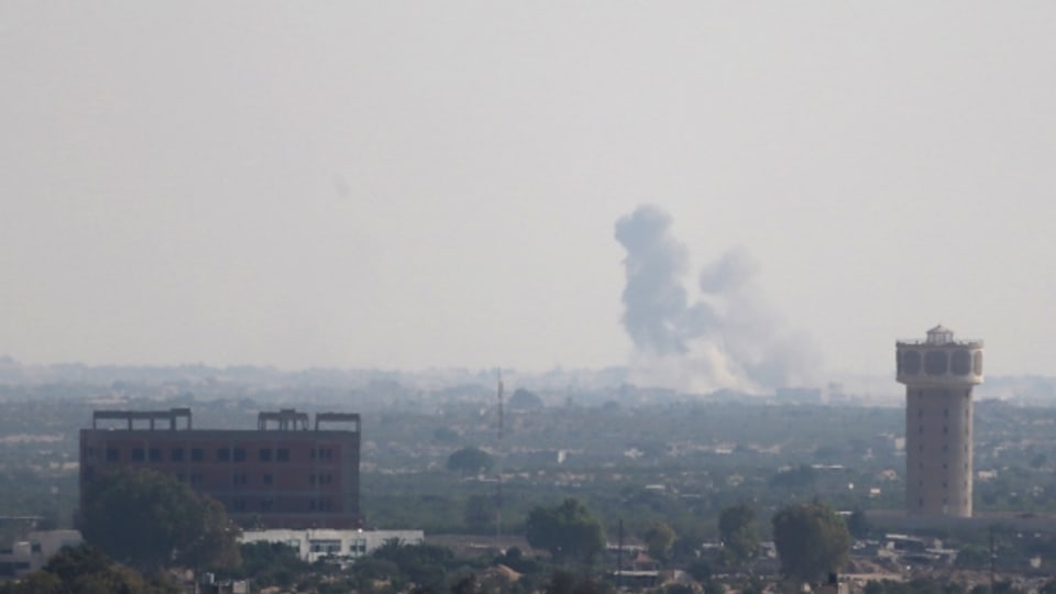 Rauch über dem Nordsinai, nach den Anschlägen von Islamisten gegen Einrichtungen der ägyptischen Armee.