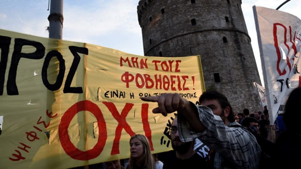 Griechen in Thessaloniki demonstrieren für ein Nein zum Sparkurs beim Referendum vom kommenden Sonntag.