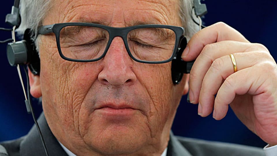 Konzentriert oder müde? Der EU-Kommissionspräsident an der Debatte des Europa-Parlaments in Strassburg. Jean-Claude Juncker sagte in Strassburg, einfache Lösungen gebe es nicht, und «Was wäre das für eine Union, wenn man nicht verhandelte?»