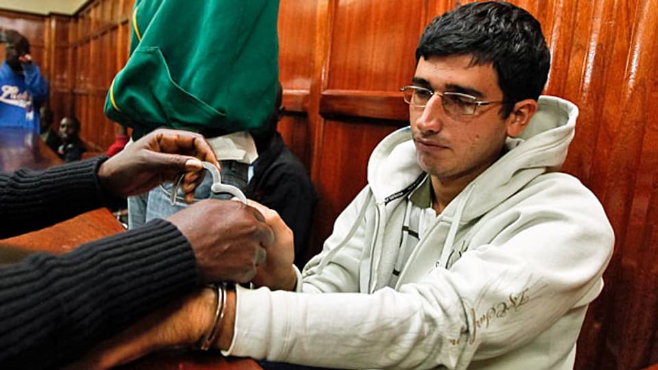 Majid N. am 12. Mai 2012 im Gerichtssaal in Nairobi. Für die Verhandlung werden ihm die Handschellen abgenommen.