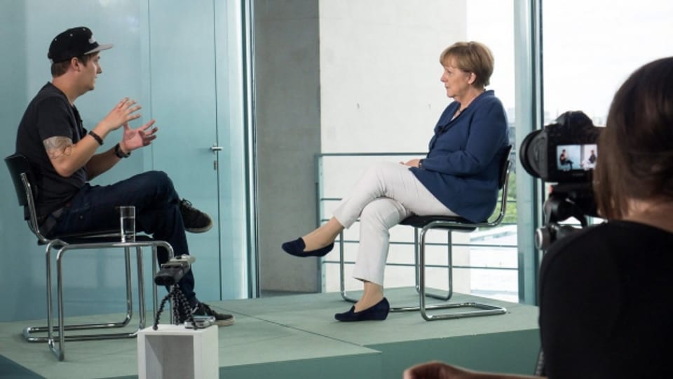 Youtube-Journalist LeFloid beim Interview mit Kanzlerin Angela Merkel.