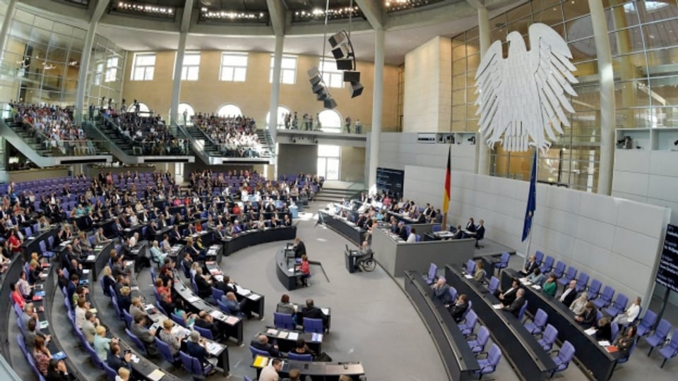 Der deutsche Bundestag entscheidet über Griechenlandhilfe.