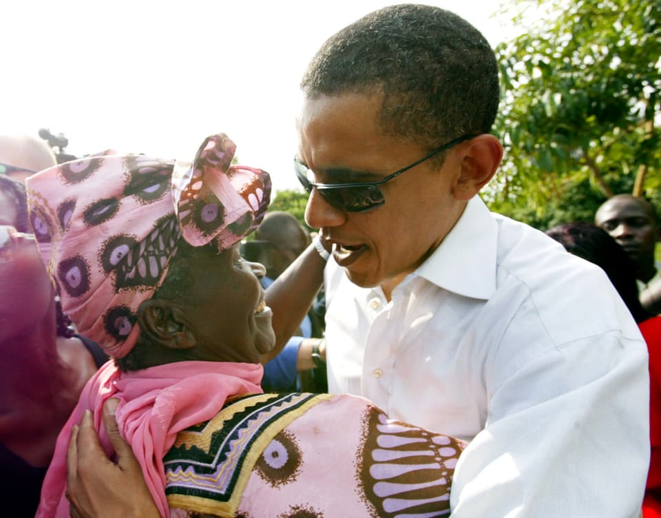 Barack Obama noch als Senator im August 2006 bei einem Treffen mit seiner Stief-Grossmutter in Kenya.