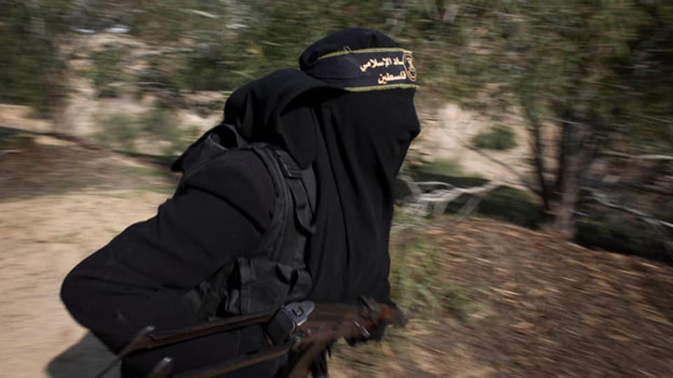 Aus Deutschland sollen laut einer Studie bereits 100 Frauen ausgereist sein, um sich dem IS anzuschliessen.