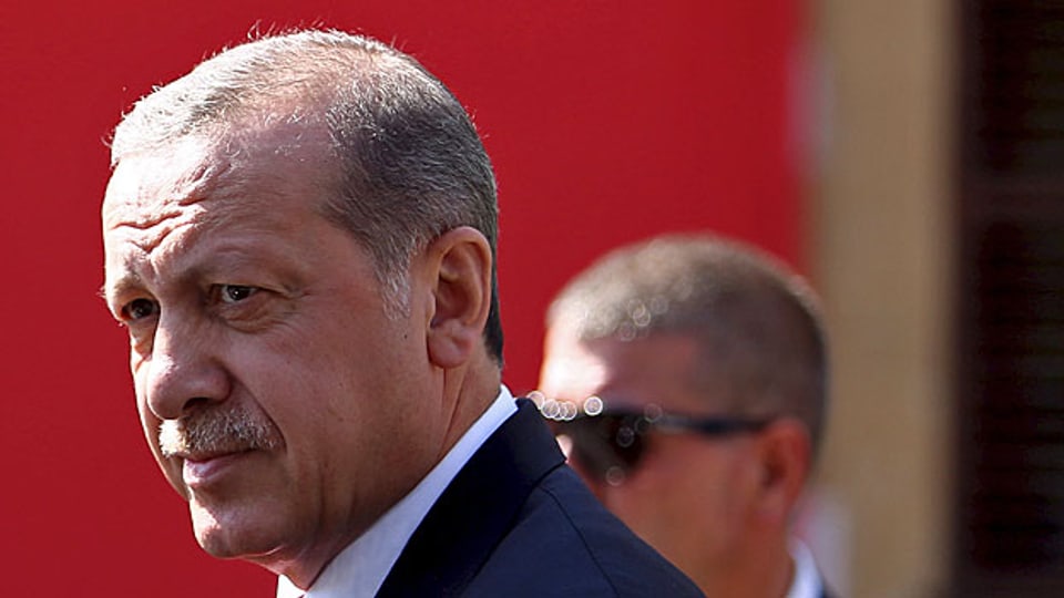 Der türkische Präsident Erdogan bricht mit den Kurden.