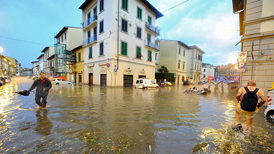 Rekordregen in Florenz: Die Wassermassen sind zwar in die Uffizien eingedrungen. Die Michelangelo- und Raffael-Bilder sind aber unbeschadet.