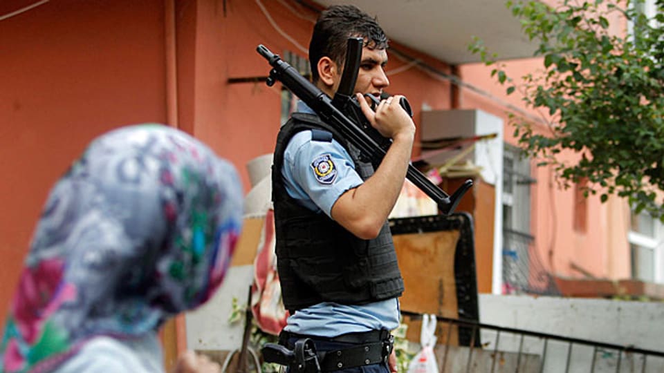 Nach dem Anschlag auf das US-Konsulat in Istanbul wird das Istanbuler Quartier schwer bewacht.