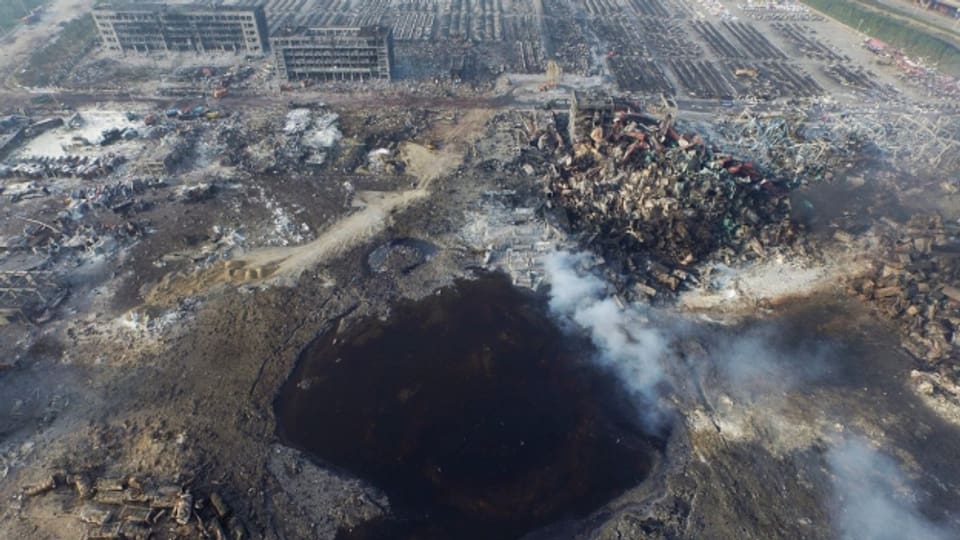 Blick auf das zerstörte Gelände  in der Hafenstadt Tianjin – am Samstag kam es zu weiteren Explosionen.