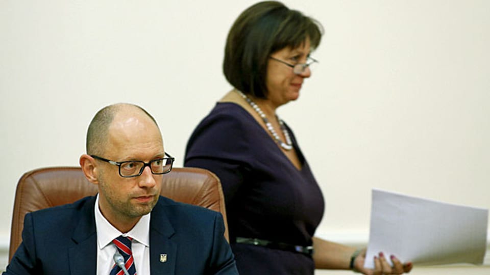 Premier Arsenji Jazenjuk und Finanzministerin Natalia Yaresko. Sie sagt: «Der 20-Prozent-Schuldenerlass ist ein Win-Win-Handel».