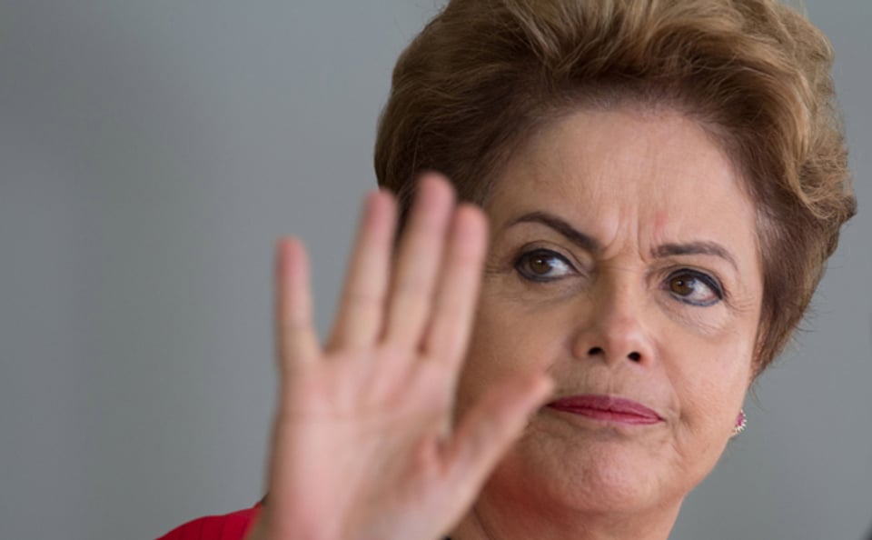 Die brasilianische Regierung Dilma Rousseff bei einem Auftritt vor Medienleuten