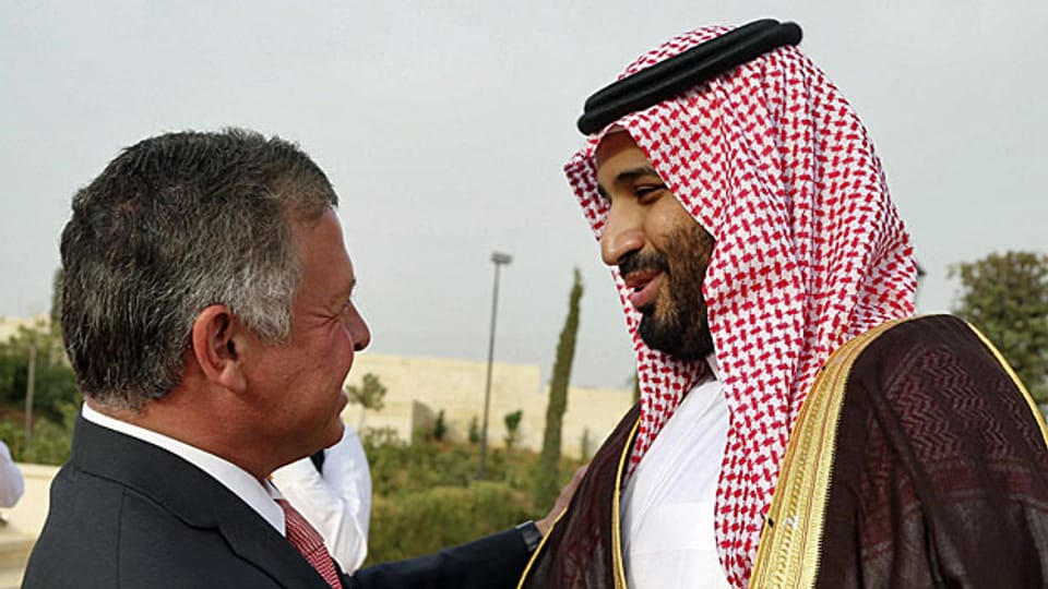 Saudiarabien unterstützt syrische Flüchtlinge in den Lagern in Jordanien. Bilde: Der jordanische König Abdullah und der saudische Kronprinz Mohammed bin Salman.