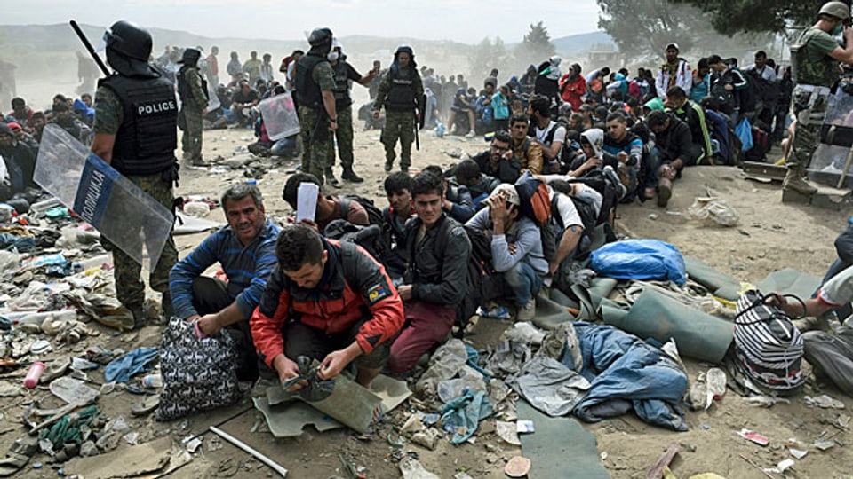 Der Flüchtlingsstrom über die Balkan-Halbinsel beginnt in Griechenland. Bild: An der griechisch-mazedonischen Grenze.