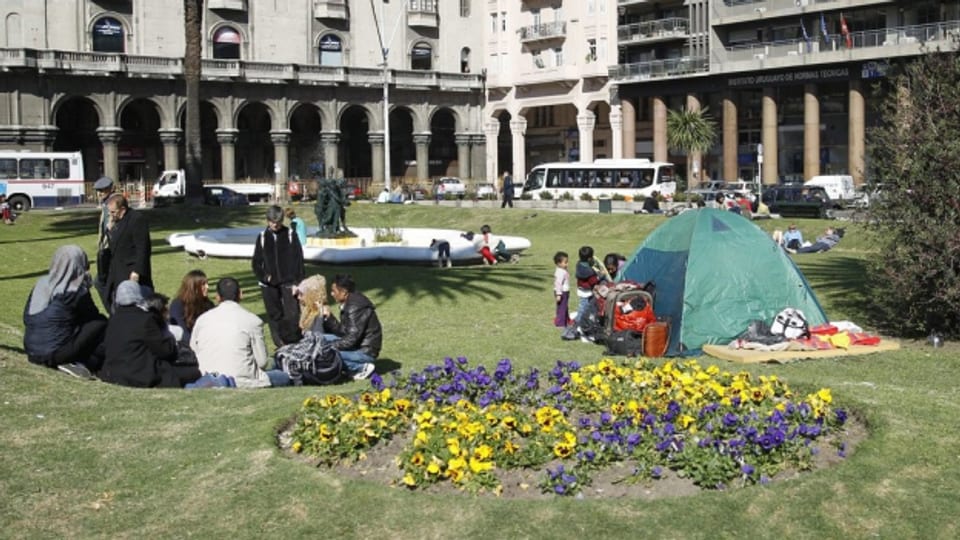 Syrische Flüchtlinge campieren vor dem Regierungsgebäude in Montevideo.