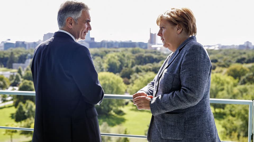 Die deutsche Bundeskanzlerin Angela Merkel trifft sich mit ihrem österreichischen Amtskollegen Werner Faymann zu einem Arbeitsbesuch zum Thema Flüchtlingspolitik.