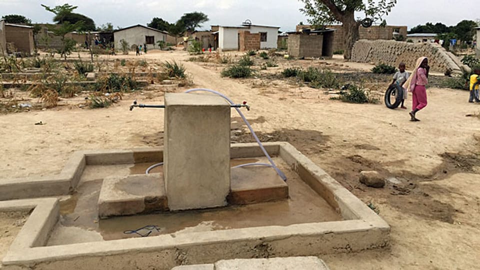 Der neue Wasserkiosk in einer illegalen Siedlung von Dodoma.