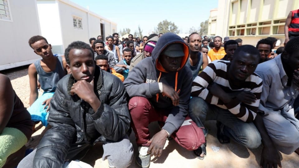 Gestrandete Flüchtlinge im April im libyschen Misrata. Seither wollen auch immer mehr Libyer weg aus dem Land.