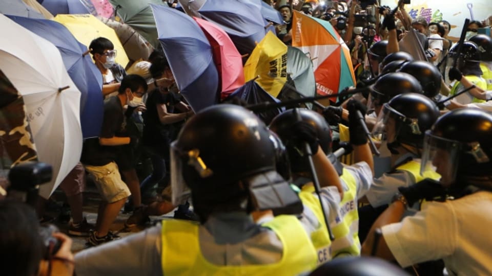 Am Montag vor einem Jahr ist es in Hongkong zur Konfrontation gekommen zwischen Demonstrierenden und der Polizei.