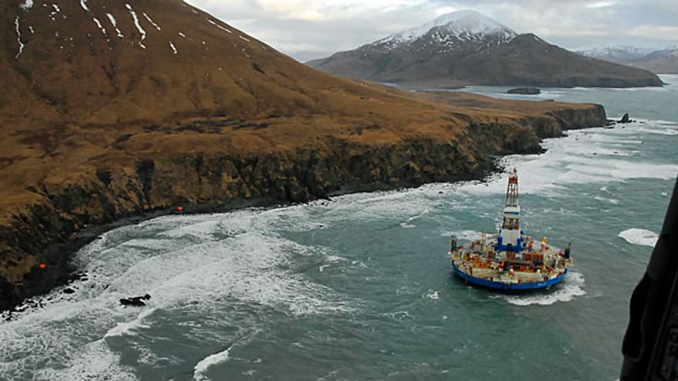 Zu viel kostet dieses Öl - eine Beohstation von Shell vor Alaskas Küste.
