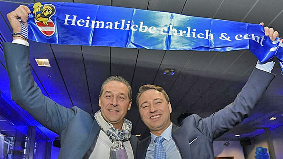 FPÖ-Man Heinz Christian Strache (links): «Wir sind sehr optimistisch gewesen, das Resultat hat aber all unsere Erwartungen bei weitem übertroffen – und so nehmen wir dieses Ergebnis einer mehr-als- Verdoppelung mit einer bodenständigen Freude an.»