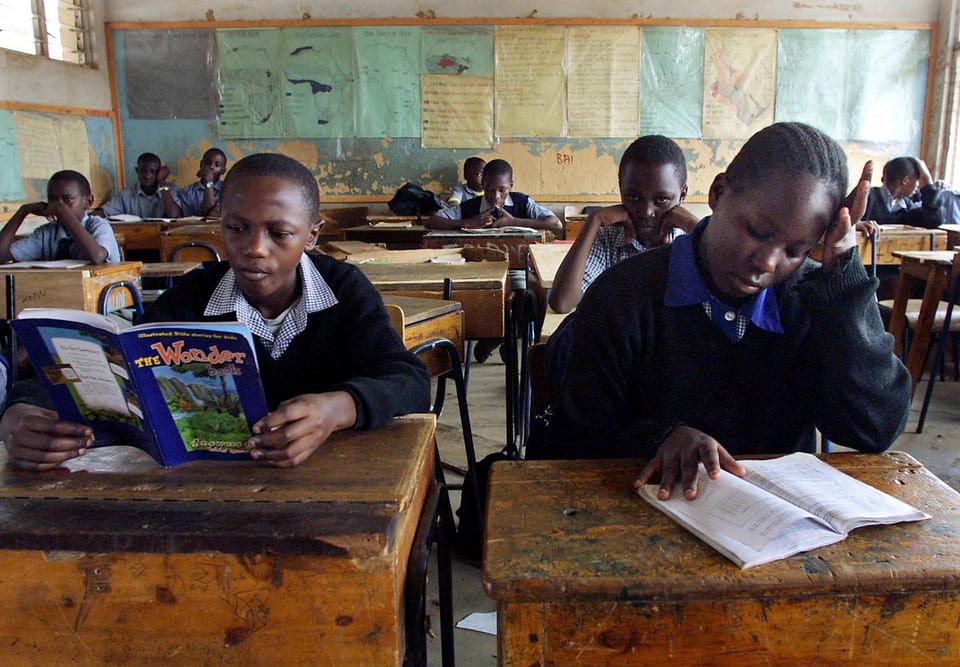 Wenn der Lehrer nicht da ist: Kinder lernen in einem Schulzimmer in Nairobi.