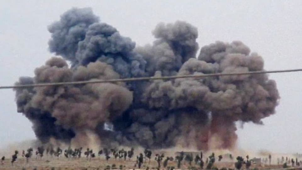 Russische Jets führten Luftangriffe in Syrien durch. Es gab widersprüchliche Behauptungen über die getroffenen Ziele.
