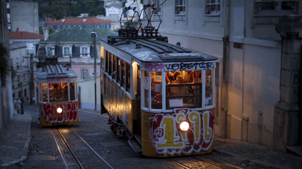 Wohin steuert Portugal? Die berühmte Strassenbahn von Lissabon.