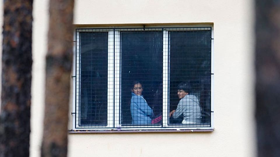 Migranten und Migrantinnen in einem Gefangenenlager in der Nähe von Bela-pod-Bezdezem, Tschechien.
