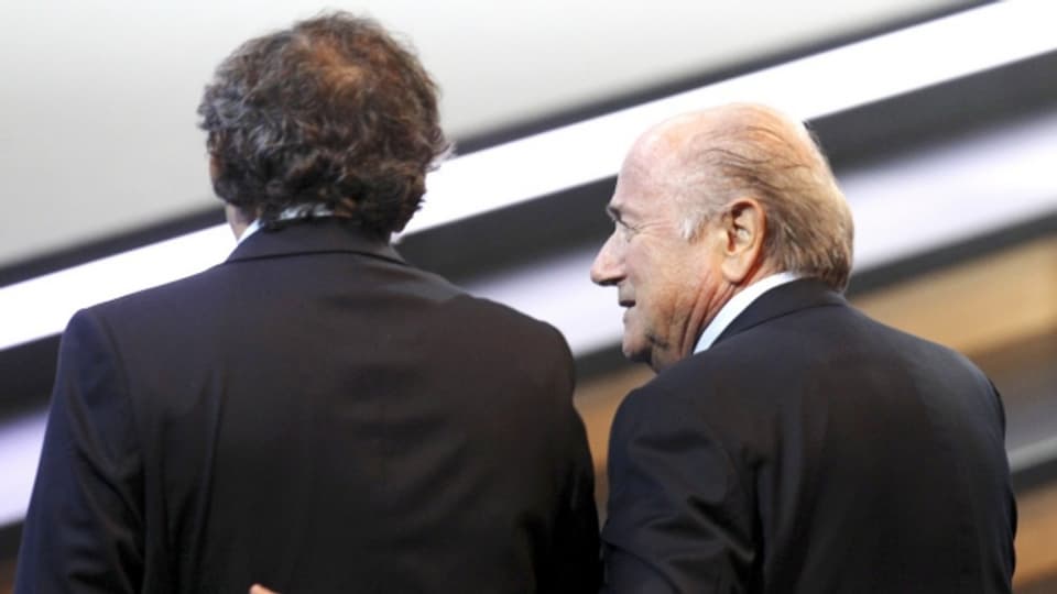 War’s das? Die zwei mächtigsten Männer des Fussballs, UEFA-Chef Michel Platini und FIFA-Chef Joseph Blatter bei einem FIFA-Kongress im Juni 2011 in Zürich.