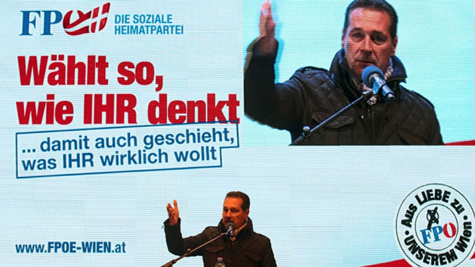 Heinz-Christian Strache, der Führer der FPÖ, geisselt die herrschende Politik, die Menschen in die Armut treibe.
