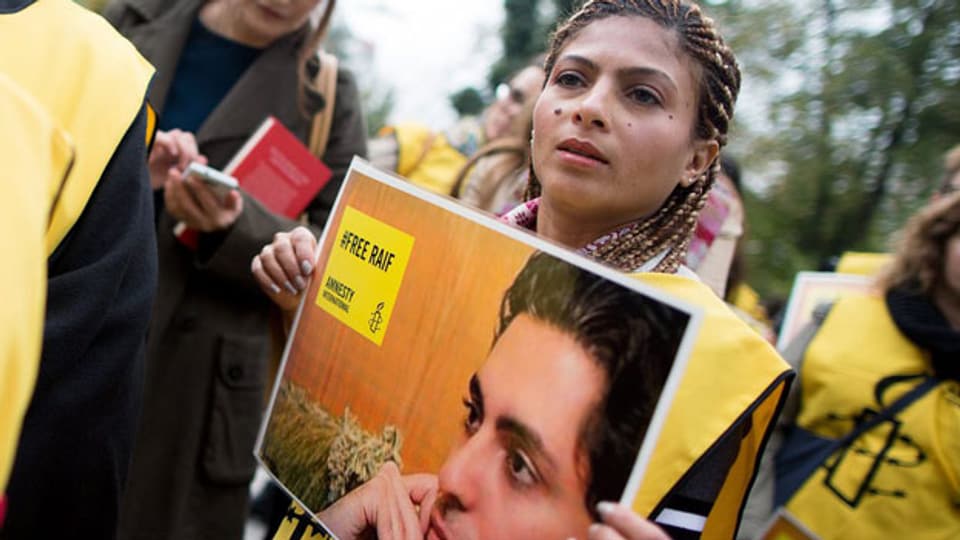 Ensaf Haidar, die Frau des inhaftierten saudiarabischen Bloggers Raif Badawi, kämpft für dessen Freilassung.