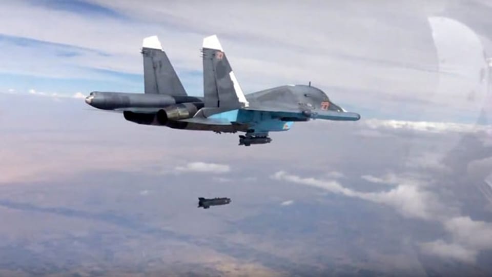 Abwurf einer Bombe aus einem russischen Su-34-Jagdbomber über Syrien.