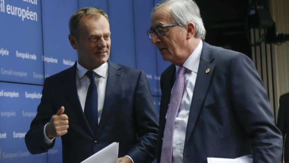EU-Ratspräsident Donald Tusk (links) und Kommissions-Präsident Jean Claude Juncker bei der Medienkonferenz zum EU-Flüchtlingsgipfel.