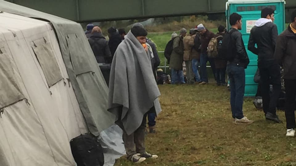Frierende Flüchtlinge. In Deutschland gab es in diesen Tagen bereits den ersten Schnee